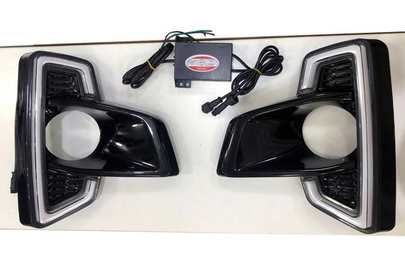 Решетка противотуманок LED (2 шт) для Toyota Hilux 2015↗ гг.