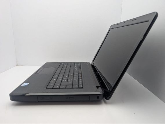 Ноутбук Dell Inspiron N5030 / 15.6" (1366x768) TN / Intel Pentium T4500 (2 ядра по 2.3 GHz) / 4 GB DDR3 / 250 GB HDD / Intel HD Graphics / WebCam / DVD-ROM / АКБ не тримає б/в | Зображення 4