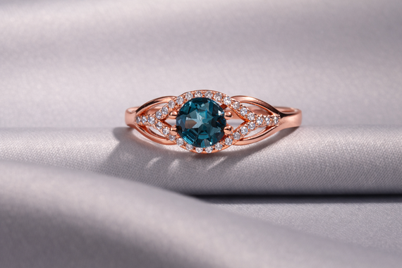 Элегантное кольцо из красного золота с топазом London Blue К-0569 16.5 | Зображення 3