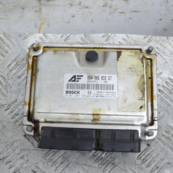 Блок управління двигуном 1.8 Volkswagen Sharan 2000-2004 Комп'ютер ЕБУ двигуна Фольксваген 06A906032GT