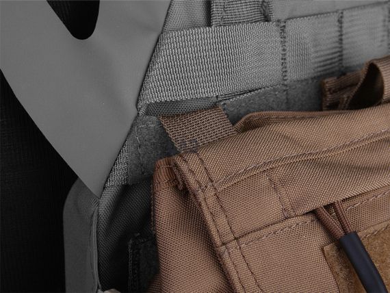 Сумка панель-рюкзак на спину Emerson AVS для плитоноски на ZIP і MOLLE Койот | Зображення 5