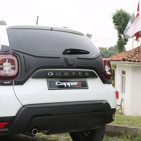 Пластикова накладка на кришку багажника (3 деталі) для Renault Duster 2018↗ рр.