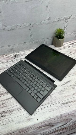 Нетбук Lenovo MIIX 520-12IKB / 12.2" (1920x1080) IPS Touch / Intel Core i5-8250U (4 (8) ядра по 1.6 - 3.4 GHz) / 8 GB DDR4 / 256 GB SSD / Intel UHD Graphics 620 / WebCam б/в | Зображення 2