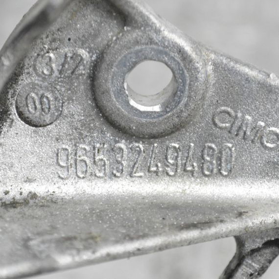 Кронштейн кріплення генератора 1.6 TDCI Ford Focus II Fiesta C-Max Форд Фокус Фієста Ц-Макс 9653249480 | Зображення 3