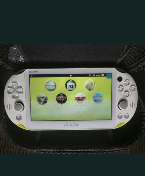 Sony PlayStation Vita 32GB білий б/в з чохлом та зарядкою прошита | Зображення 4