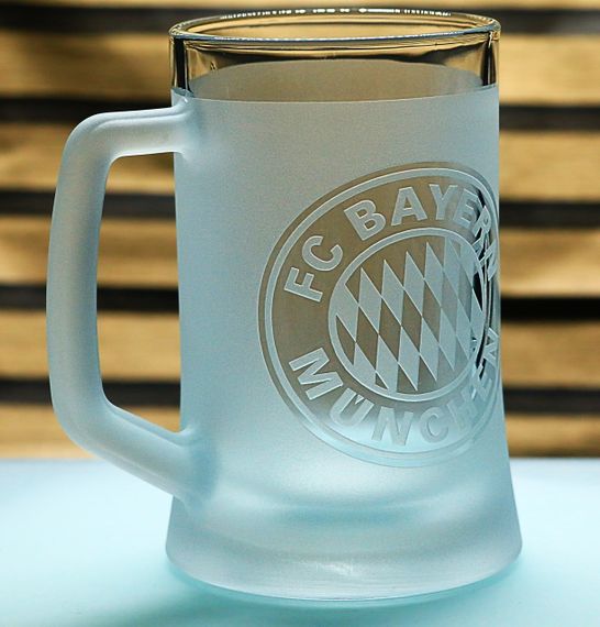 Пивний келих 670 мл ФК Bayern München Бавария з гравіюванням подарунок для фаната   футбольний кухоль | Зображення 1