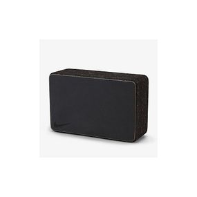 Блок для йоги Nike Mastery Yoga Block чорний 7,5 х 15 х 23 см N.100.3485.046.OS (887791411785)