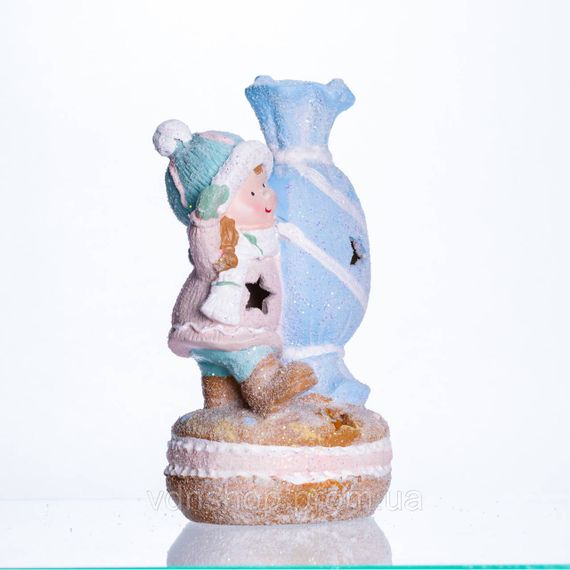Новогодняя декоративная фигурка с подсветкой 12×9×20.5 см Новогодний декор Ребёнок с конфетой из фарфора CR-6-12 | Зображення 1