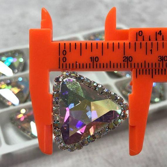 Стрази скляні трикутні 23х23 мм пришивні, Crystal з покриттям АВ | Зображення 3