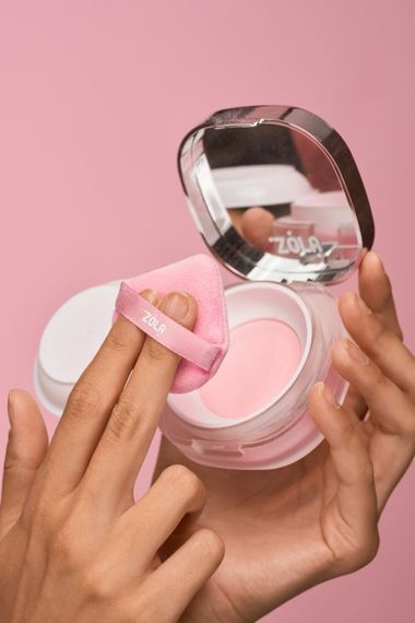 Пудра розсипчаста фіксуюча ZOLA Loose Setting Powder - 02 Translucent Pink (8 g) | Зображення 5