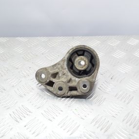 Кронштейн заднього редуктора Audi A4 B7 2004-2008 Опора моста Ауді а4 б7 8E0599125M