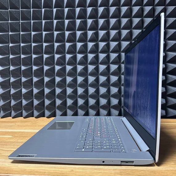 Ноутбук Б-клас Lenovo Ideapad 3 17ADA05 / 17.3" (1600x900) TN / AMD Ryzen 5 3500U (4 (8) ядра по 2.1 - 3.7 GHz) / 8 GB DDR4 / 256 GB SSD / AMD Radeon Vega 8 Graphics / WebCam б/в | Зображення 5