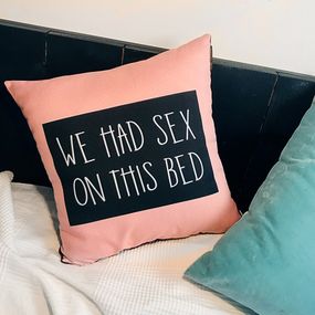 Подушка габардинова з принтом We had sex on this bed 40x40 см (4P_19L008)