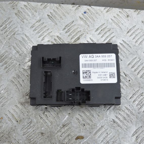 Блок керування сидіння передній лівий Volkswagen Golf VII Passat B8 Модуль сидіння Фольксваген Пассат 3AA959257