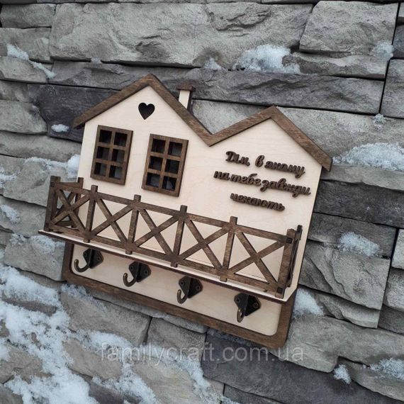 Ключница настенная деревянная с полочкой и персонализацией Family Craft венге, именной органайзер для ключей | Зображення 1