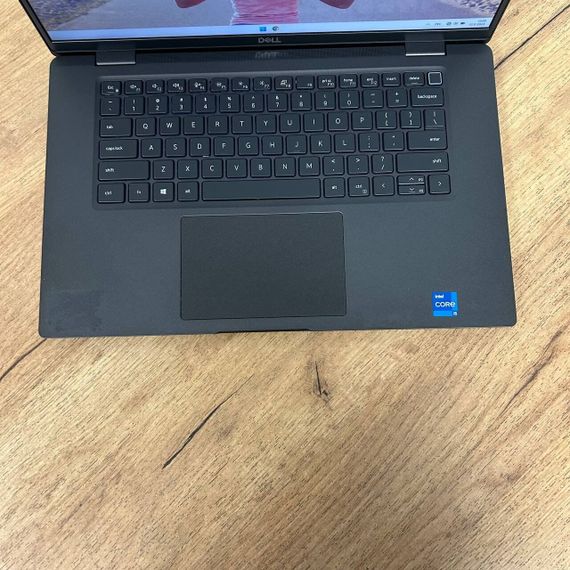 Ультрабук Б-класс Dell Latitude 7520 / 15.6" (1920x1080) IPS / Intel Core i5-1135G7 (4 (8) ядра по 2.4 - 4.2 GHz) / 8 GB DDR4 / 256 GB SSD / Intel Iris Xe Graphics / WebCam б/у | Зображення 6