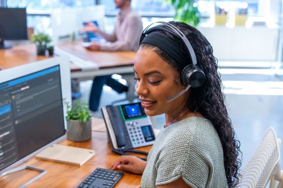 Гарнитура компьютерная стерео On-ear Poly Voyager Focus 2 76U46AA | Зображення 6