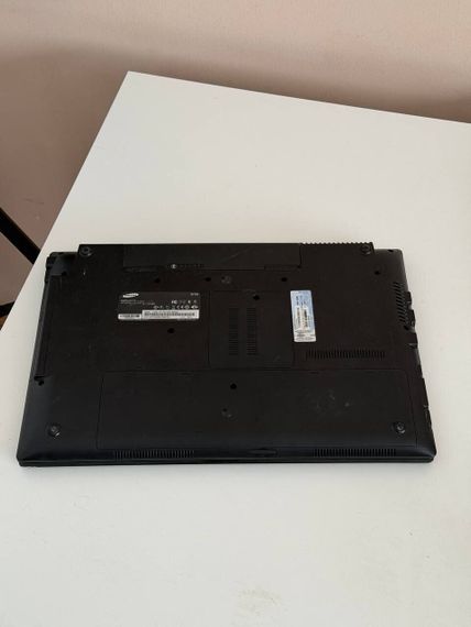 Ноутбук Б-клас Samsung NP-RC730 / 17.3" (1600x900) TN / Intel Core i7-2630QM (4 (8) ядро по 2.0 - 2.9 GHz) / 8 GB DDR3 / 500 GB HDD / nVidia GeForce GT 540M, 1 GB GDDR3, 128-bit / WebCam / DVD-ROM / Windows б/в | Зображення 5