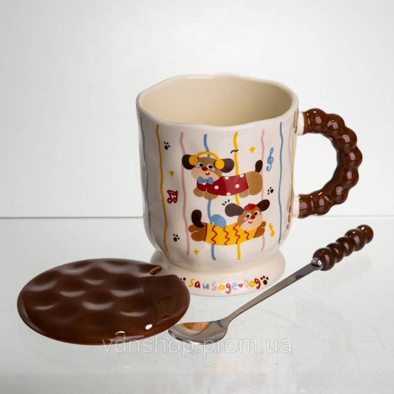 Новорічна порцелянова чашка "Весела Такса" з кришкою та ложкою 400 мл, Святкова кружка чашка для дітей на подарунок FM-17C | Зображення 3