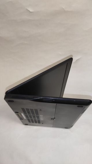 Ноутбук Dell Latitude E7450 / 14" (1366x768) TN / Intel Core i5-5300U (2 (4) ядра по 2.3 - 2.9 GHz) / 8 GB DDR3 / 180 GB SSD / Intel HD Graphics 5500 / WebCam б/у | Зображення 2