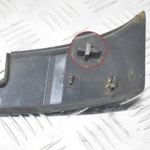 Накладка заднього лівого ліхтаря Skoda Rapid 2012-2019 універсал Захист фари задня ліва Шкода Рапід 5JJ945311 | Зображення 3