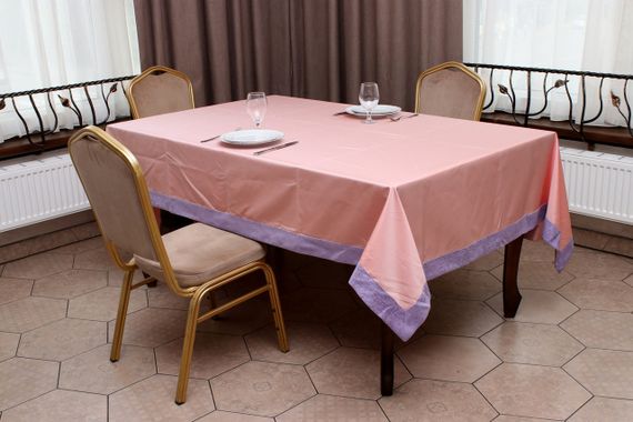 Скатертина Kayra "Carmen" тафта з шеніловим кантом 165×300 см Рожева | Зображення 1