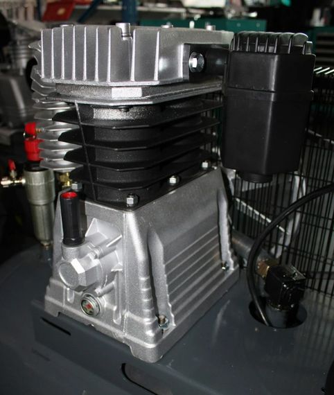 Поршневий повітряний компресор 200 л GTM KCH2090-200L ремінний | Зображення 3