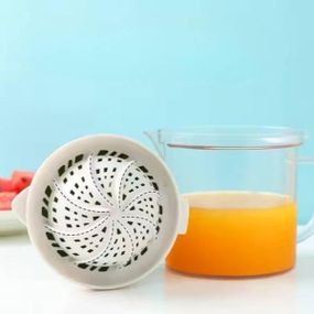 Соковыжималка ручная с чашкой Зеленая