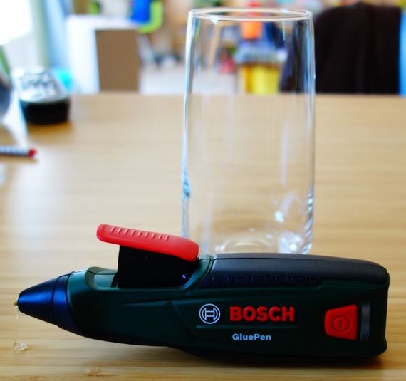 Пистолет клеевой Bosch GluePen аккумуляторный, 3.6 В*1.5 Ач, O стержня 7 мм, 0.14 кг (0.603.2A2.020) | Зображення 8