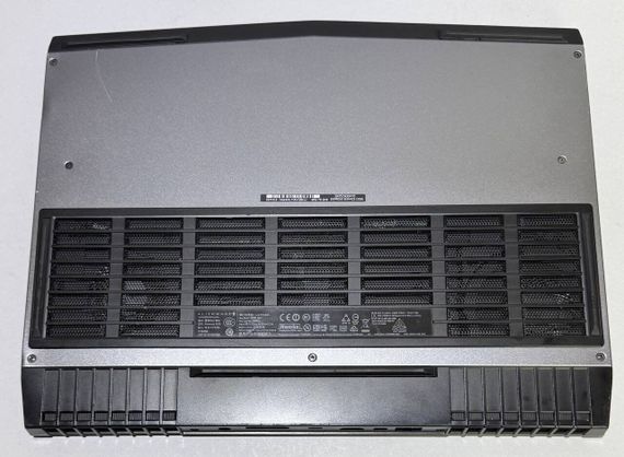 Игровой ноутбук Б-класс Dell Alienware 15 R3 / 15.6" (1920x1080) IPS / Intel Core i5-6300HQ (4 ядра по 2.3 - 3.2 GHz) / 16 GB DDR4 / 256 GB SSD M.2 + 1000 GB HDD / nVidia GeForce GTX 1060, 6 GB GDDR5, 192-bit / WebCam б/у | Зображення 4