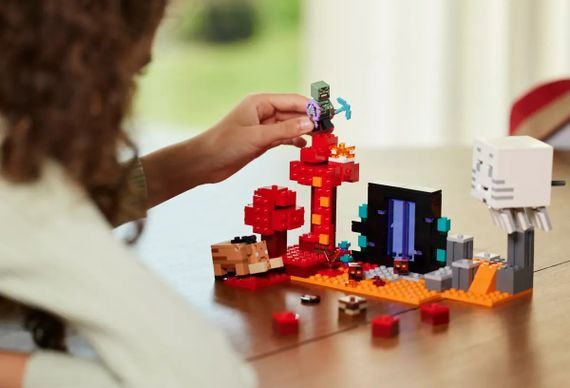 Конструктор LEGO Minecraft Засідка біля порталу в Нижній світ (21255) | Зображення 7