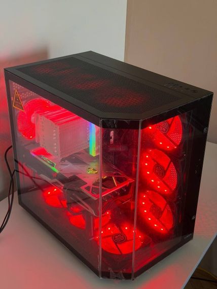 Ігровий ПК Vinga Warlike Black Tower New / AMD Ryzen 7 7700 (8 (16) ядер по 3.8 - 5.3 GHz) / 32 GB DDR5 / 256 GB SSD+1000 GB HDD / AMD Radeon RX 6900 XT Sapphire Nitro+, 16 GB GDDR6, 256-bit / Wi-Fi / 750W / Windows 11 б/в | Зображення 1