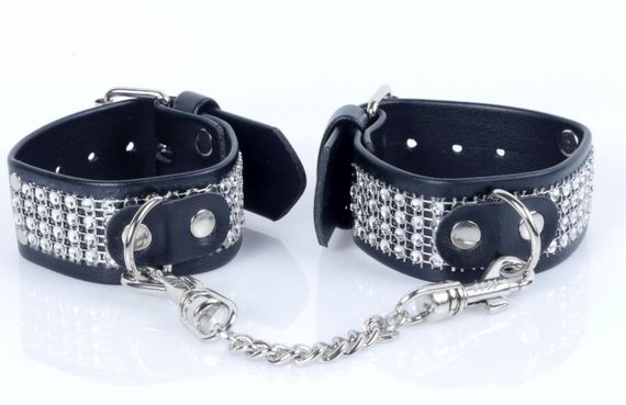 Наручники из искуственной кожи с кристаллами Fetish Boss Series - Handcuffs with cristals Silver, BS3300094 Sex Aura | Зображення 4