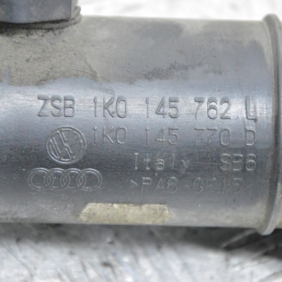 Патрубок інтеркулера 2.0 TDI Volkswagen Golf V 2003-2009 Шланг трубка системи охолодження Фольксваген 1K0145762L | Зображення 1