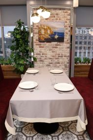 Скатертина двостороння Kayra Blackout 160×285 см Сіро-кремова