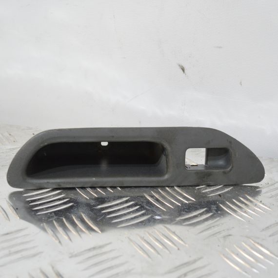 Накладка кнопки склопідйомника правих дверей Opel Agila A 2000-2007 Накладка правих дверей внутрішня Опель Агіла А 192552