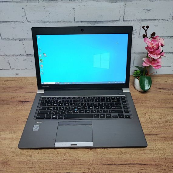 Ноутбук Toshiba Tecra Z40-A / 14" (1600x900) TN / Intel Core i5-4300U (2 (4) ядра по 1.9 - 2.9 GHz) / 8 GB DDR3 / 256 GB SSD / Intel HD Graphics 4400 / WebCam / HDMI б/у | Зображення 1