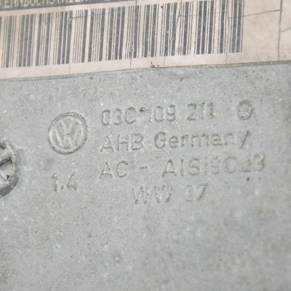 Кришка двигуна передня 1.6 FSI 16V Volkswagen Golf V 2003-2008 Кришка розподільчого валу Фольксваген 03C109211G | Зображення 2