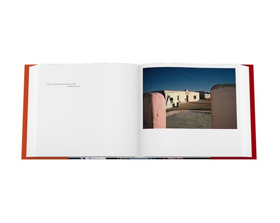 Книга найкращі фотографи світу Алекс Вебб The Suffering of Light: Thirty Years of Photographs by Alex Webb | Зображення 1
