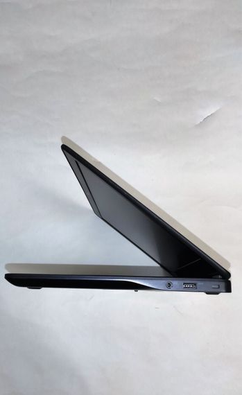 Ноутбук Dell Latitude E7450 / 14" (1366x768) TN / Intel Core i5-5300U (2 (4) ядра по 2.3 - 2.9 GHz) / 8 GB DDR3 / 180 GB SSD / Intel HD Graphics 5500 / WebCam б/у | Зображення 3