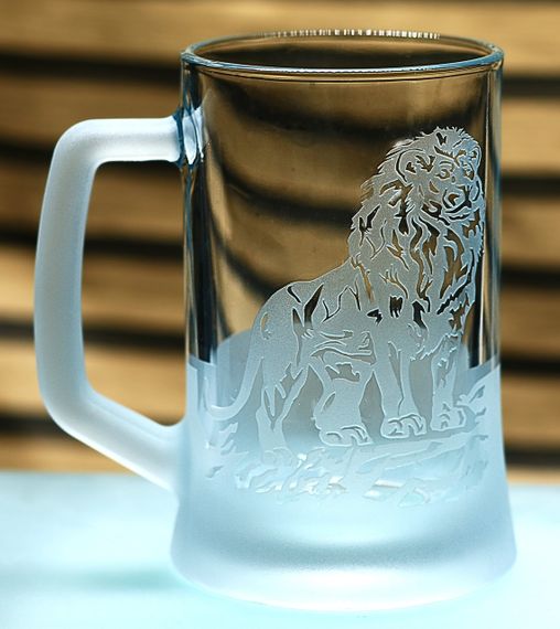 Пивний келих 670 мл з ручкою Лев  подарунок для чоловіка кухоль з гравіюванням царь звірів | Зображення 1