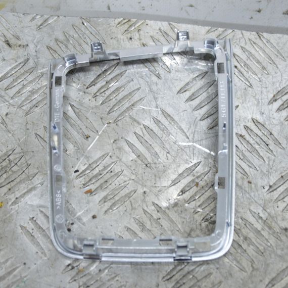 Накладка ручки коробки передач Volkswagen Golf VII 2012-2020 Накладка ручки КПП Фольксваген Гольф 7 5G1711113 | Зображення 1