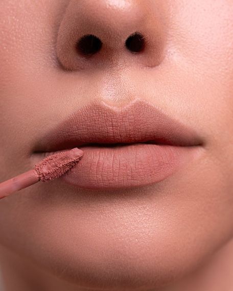 Бархатная матовая помада ZOLA Velour Lip Souffle - 02 Rosewood (4.2 мл) | Зображення 4