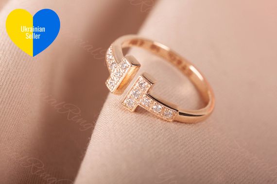 Кольцо тиффани из красного золота с фианитами 18