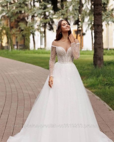 Весільна сукня з розшитим корсетом. | Зображення 1