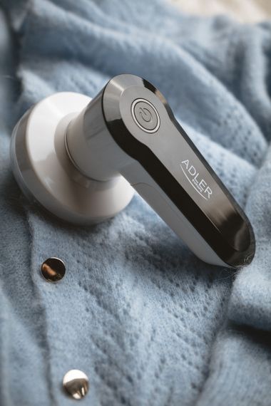 Машинка для видалення катишків Adler AD 9615 на батарейках для одягу і меблів | Зображення 8