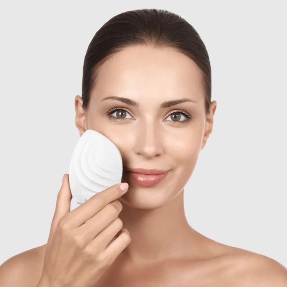 Электронная ультразвуковая щетка для лица GESKE Sonic Facial Brush 5в1 gray, Белый | Зображення 3