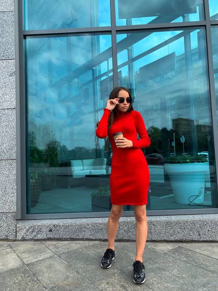 Женское вязаное платье-гольф в обтяжку теплое NO6599 размер единый 42-50 цвет красный