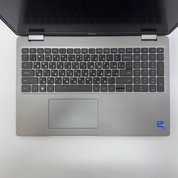 Игровой ультрабук Dell Latitude 5530 / 15.6" (1920x1080) IPS / Intel Core i7-1265U (10 (12) ядер по 3.6 - 4.8 GHz) / 16 GB DDR4 / 512 GB SSD / nVidia GeForce MX550, 2 GB GDDR6, 64-bit / WebCam б/у + Подарок Мышка и коврик | Зображення 3