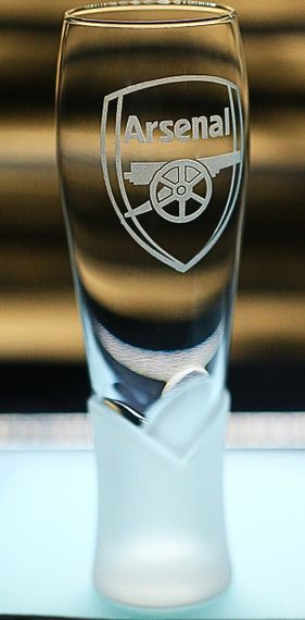 Пивной бокал крафтовый 440 мл ФК Арсенал Arsenal с гравировкой подарок для фаната футбольная кружка | Зображення 1